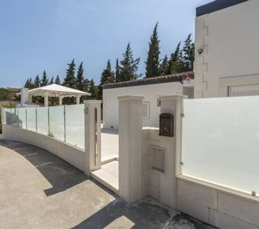 Villa Bila Vila Split - Where Life Meets Luxury & Nature