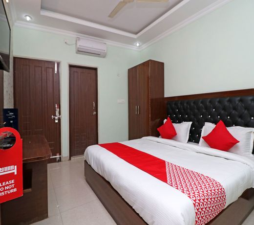 OYO 12062 Paras Guest House