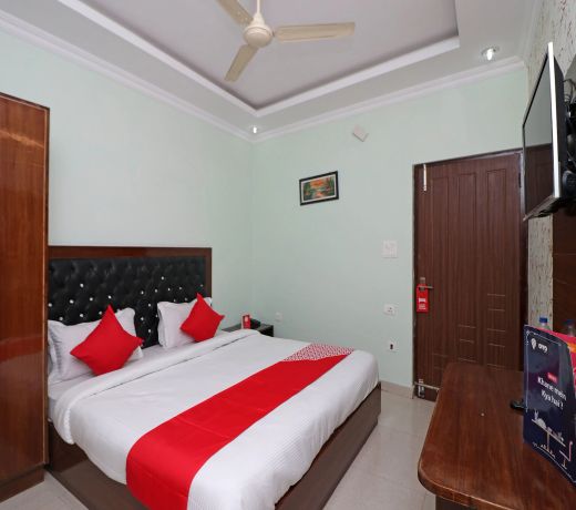 OYO 12062 Paras Guest House