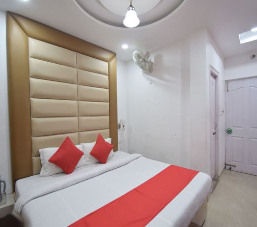 OYO 12066 Hotel Gellasenheit