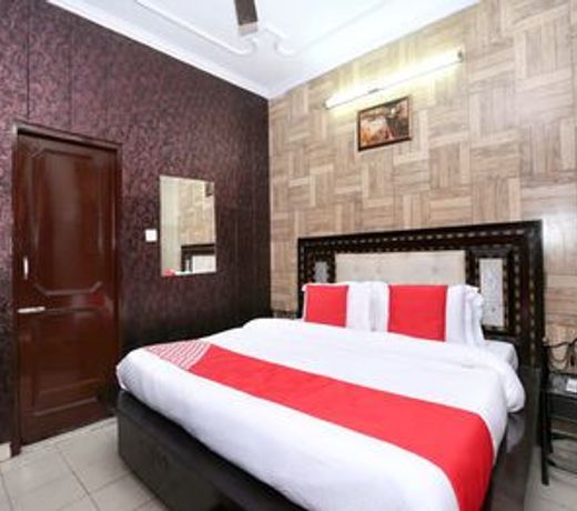 OYO 11906 Hotel Star Welcome