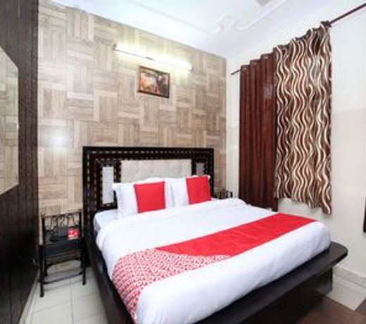 OYO 11906 Hotel Star Welcome
