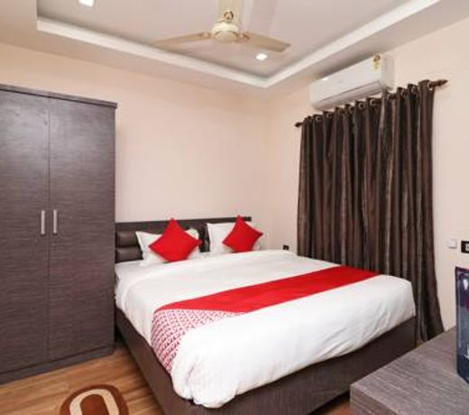 OYO 11723 Hotel Barney Grand