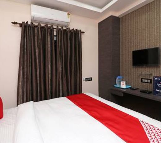 OYO 11723 Hotel Barney Grand