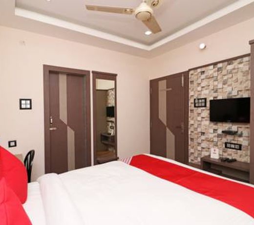 OYO 11723 Hotel Barney Grand