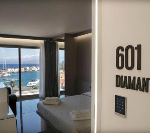 Upper - Boutique Hotel
