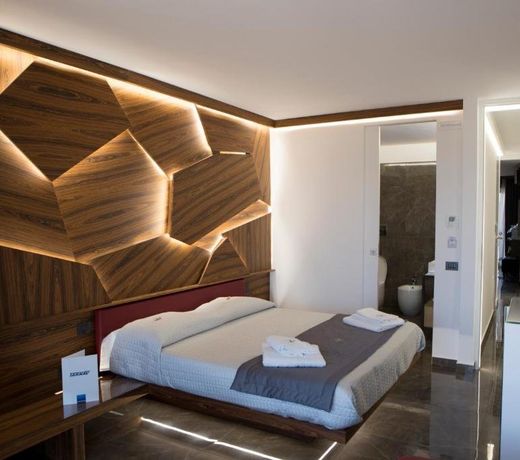 Upper - Boutique Hotel