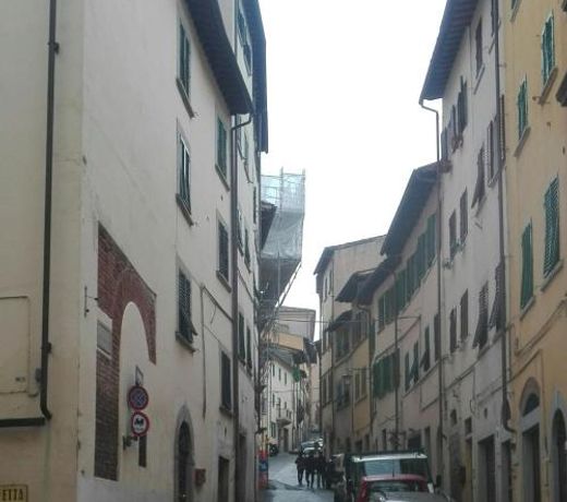 "Via Cavour 81"