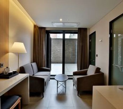 Hotel East9