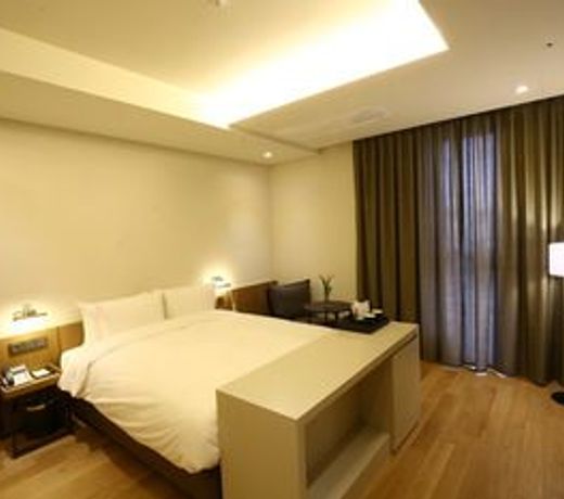 Hotel East9