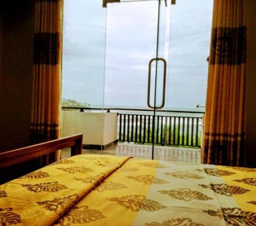 Queens Beach Hotel