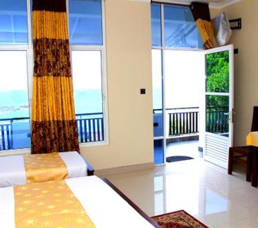 Queens Beach Hotel