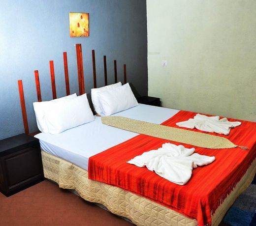 Deer Point Hotel Kandy