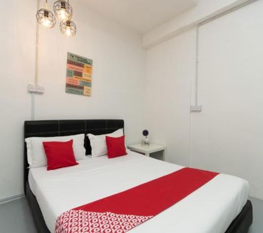 OYO 43993 Madsuite