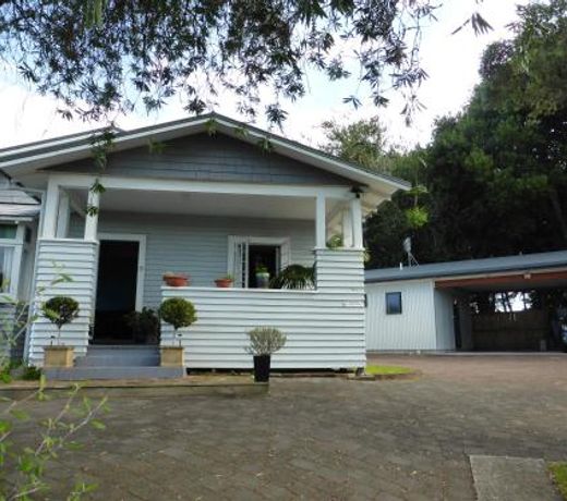 Bungalow on Bell Common
