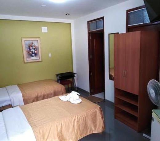 Hotel Plaza Bolognesi