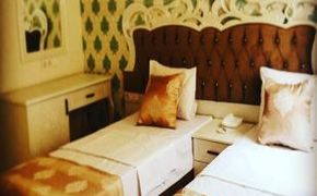 Deluxe Newport Hotel