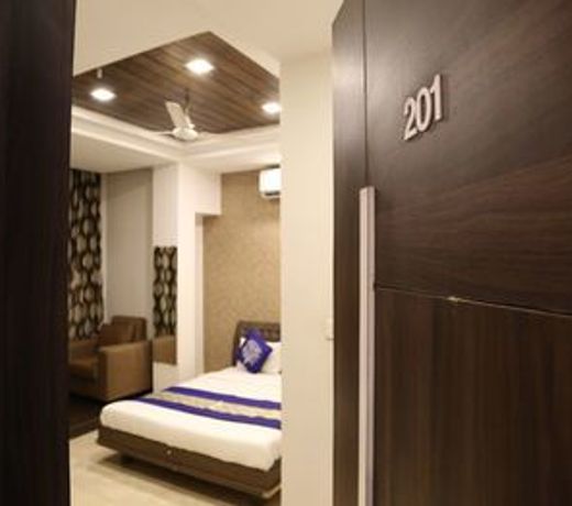 OYO 9953 Hotel Alankar