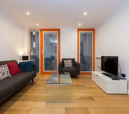 2 Bedroom Flat in Limehouse Sleeps 4 Guests