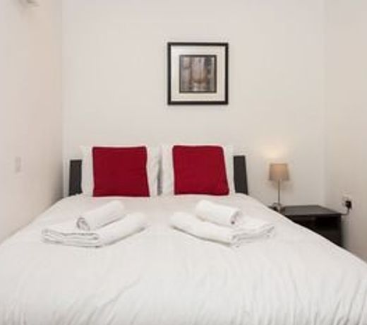 2 Bedroom Flat in Limehouse Sleeps 4 Guests