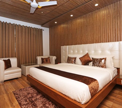 OYO 10076 Hotel Skylark