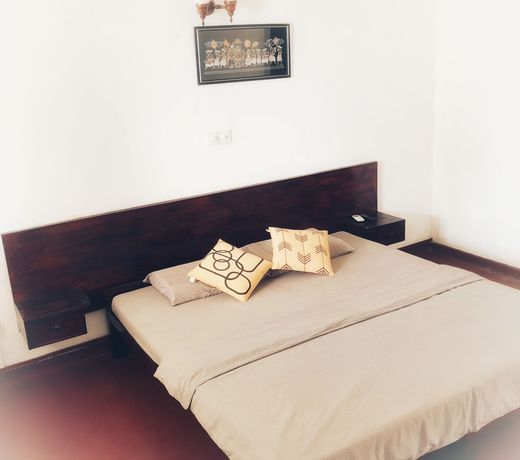 Waves Guest House & Turtle Restaurant