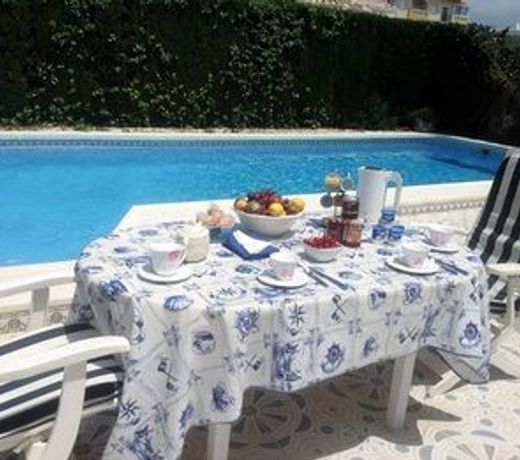 An Elegant, 4 Bedroom House in Orihuela Costa With a Swimming Pool and
