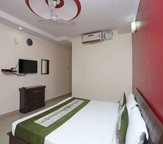 OYO 4073 Hotel Esskay