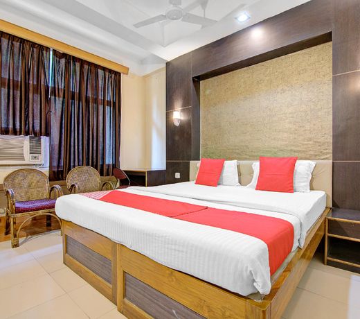 Capital O 5332 Hotel Parnil Palace 1