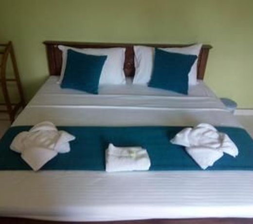 Yoho Peacock Home Stay