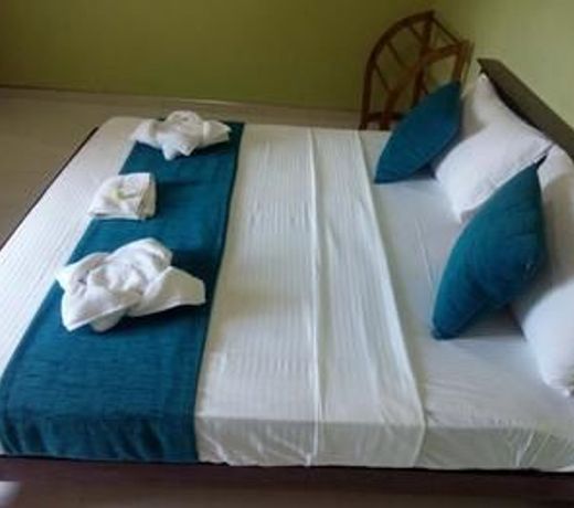 Yoho Peacock Home Stay