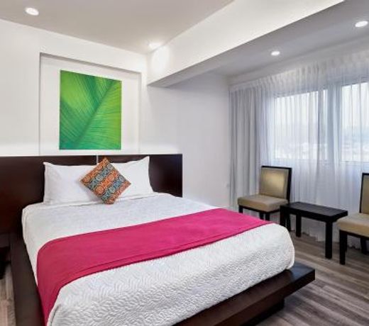 R Hotel Kingston
