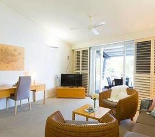 Boutique Waterfront Resort - Island Life