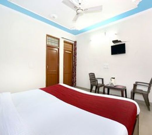 OYO 7671 Spark Inn