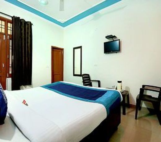 OYO 7671 Spark Inn