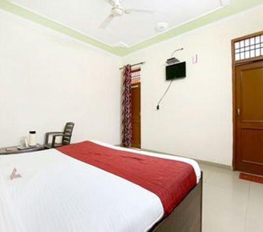 OYO 7671 Spark Inn