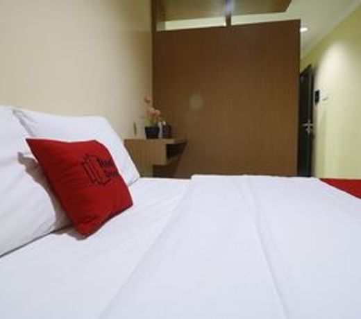 RedDoorz near ITC Cempaka Mas