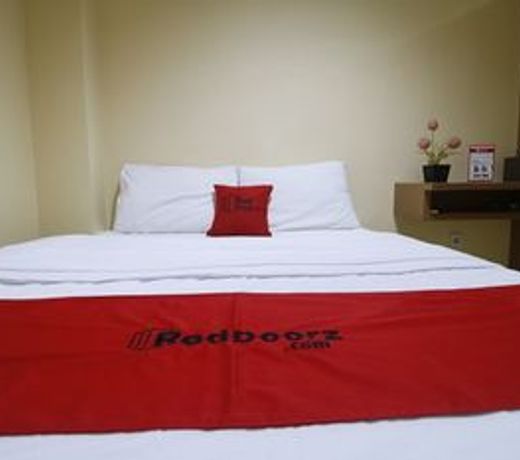 RedDoorz near ITC Cempaka Mas