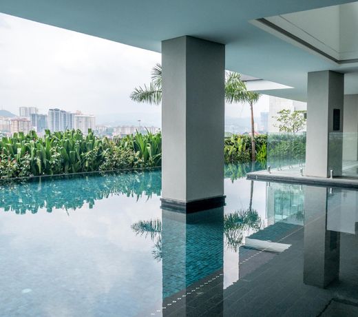 Three 28 Tun Razak by Widebed