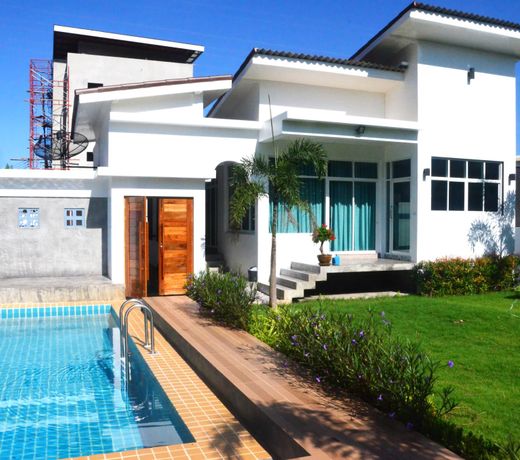ENJOY PRIVATE POOL VILLA