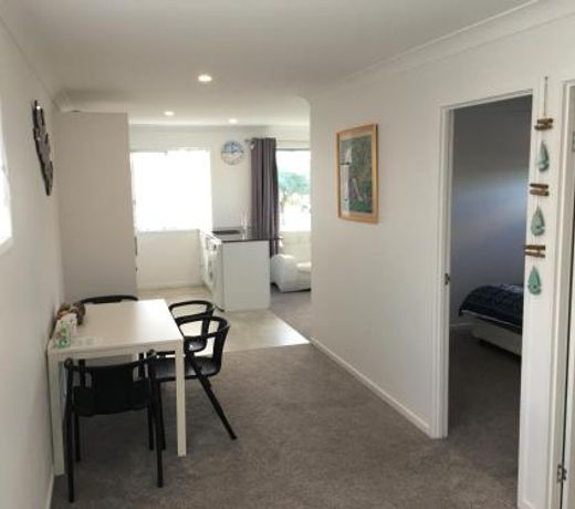 2BD Family or Couple Guesthouse Upstairs near Turf club, HOTA in Bundall