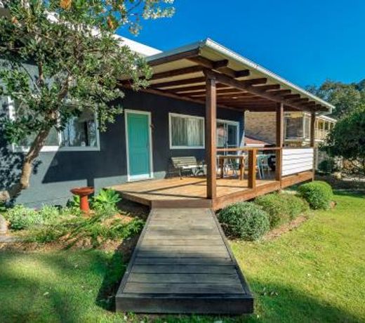 Tallowood beachfront cottage