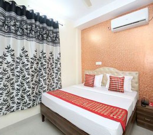 OYO 12745 Hotel Red House