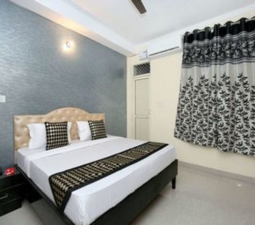 OYO 12745 Hotel Red House