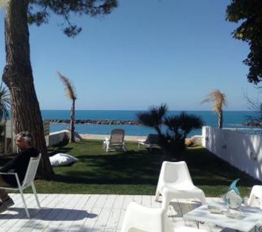 Villa a Diamante Sulla Spiaggia