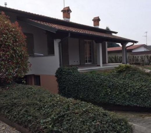 CAROLINE home