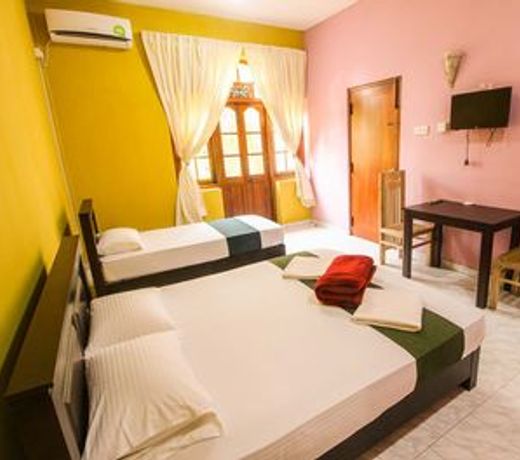 Yoho Bro Hotel