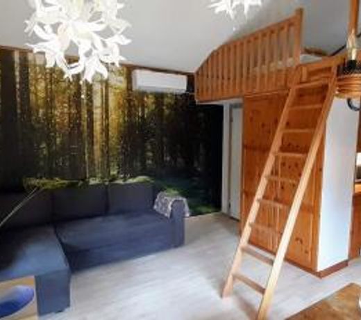 Comfortable Cottage at Scenic Lake