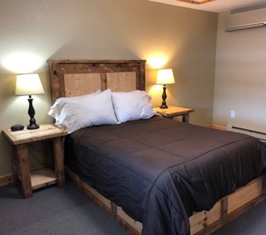 Tahquamenon Suites Lodging