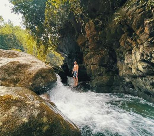 Hoang Nong farmstay - Cua Tu waterfall
